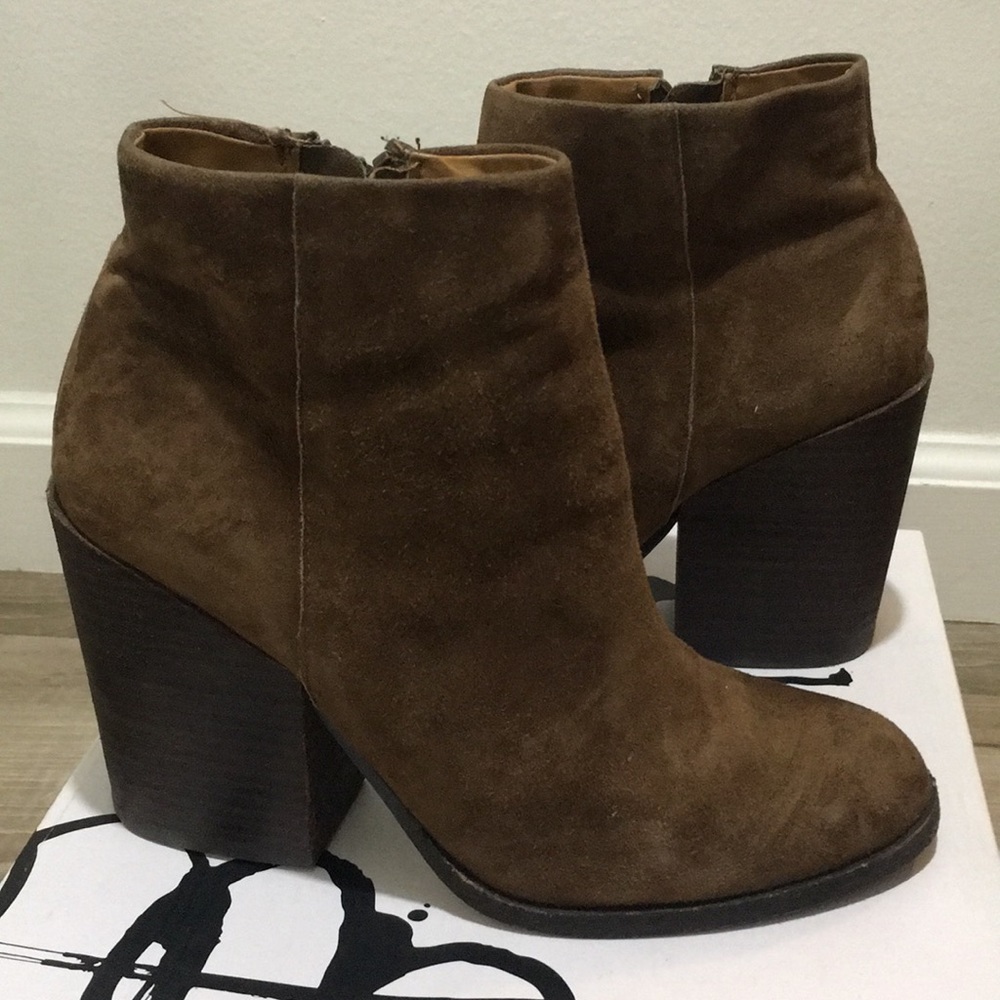 Dolce Vita Marlyn Khaki Suede Size 6